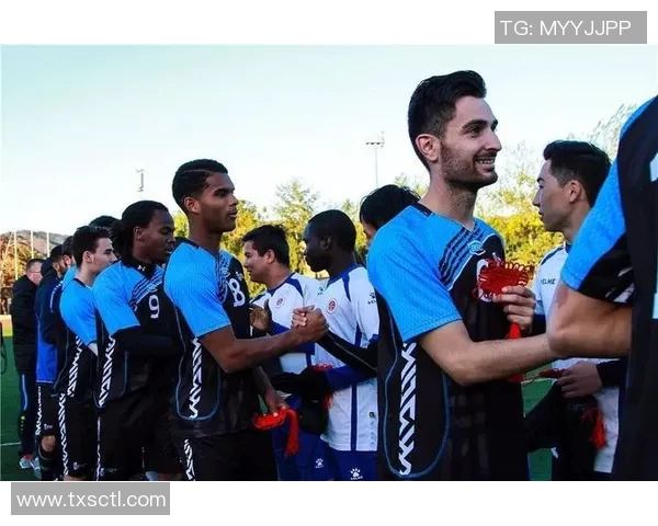 足球明星小哥哥的成长之路与场上风采揭秘